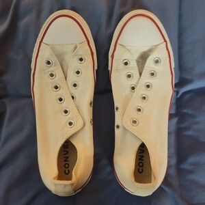 WHITE LOW TOP CONVER SNEAKERS